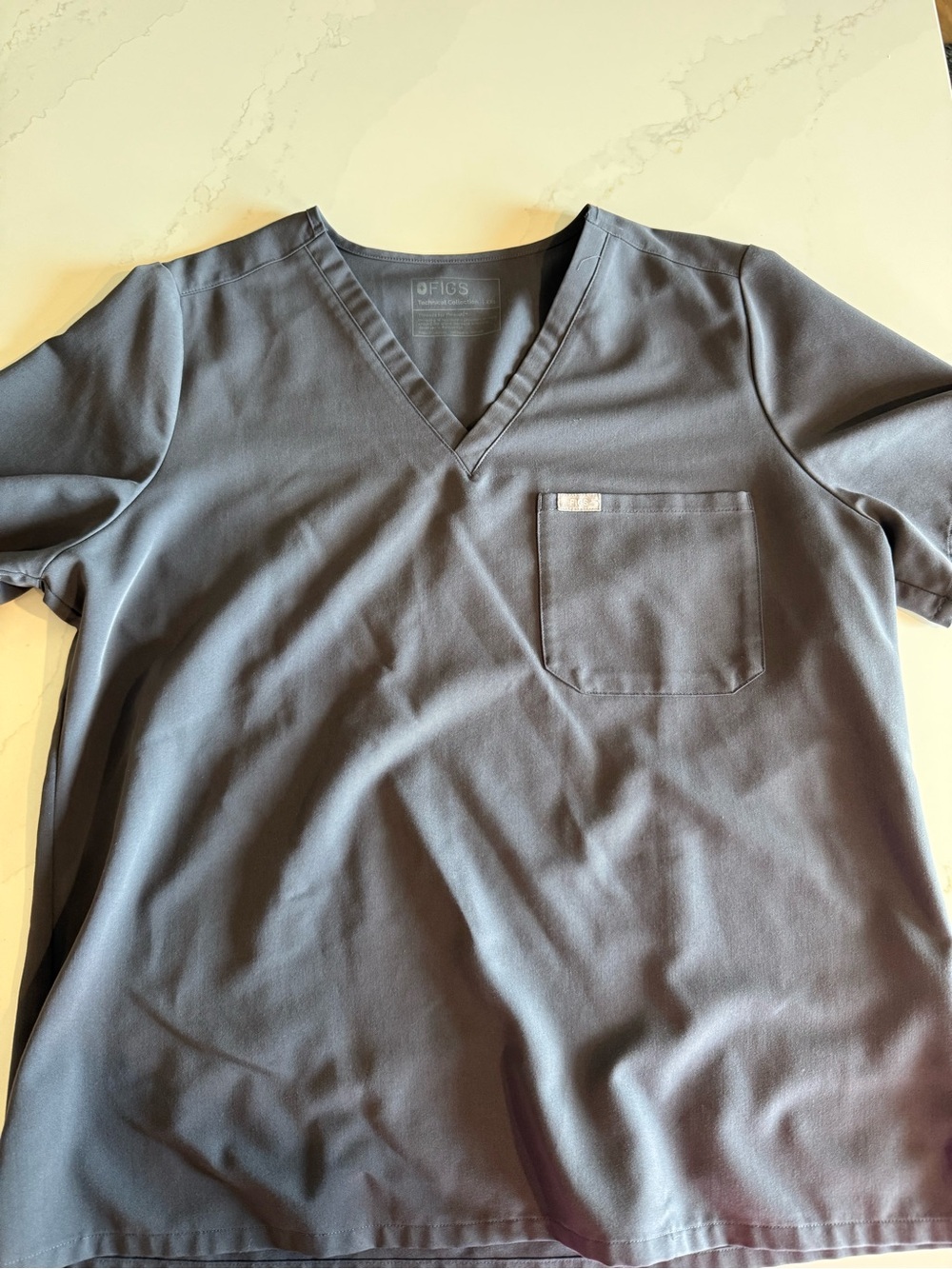 FIGS Womens  V-Neck Scrub Top in Charcoal